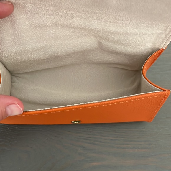 Authentic Tory Burch sun glass case. never used pristine condition! - Picture 4 of 10